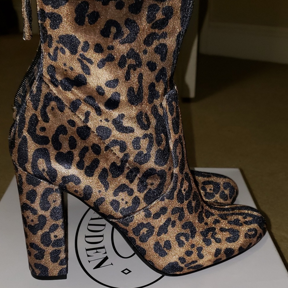Steve Madden (Brisk-V) leopard print zip up bootie